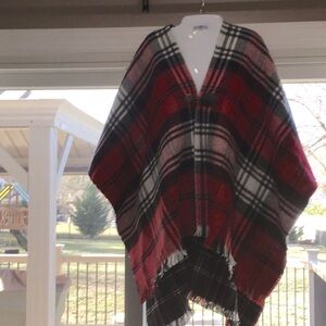 NWT STYLE AND CO., MACYS BRAND, REVERSIBLE PONCHO WITH 1 BUTTON CLOSURE. OS.